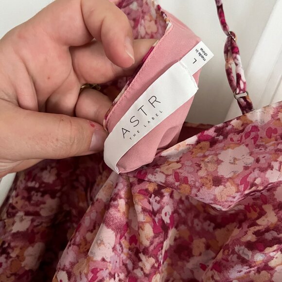 ASTR The Label MALVINA One Shoulder Floral Midi Dress - Picture 5 of 7